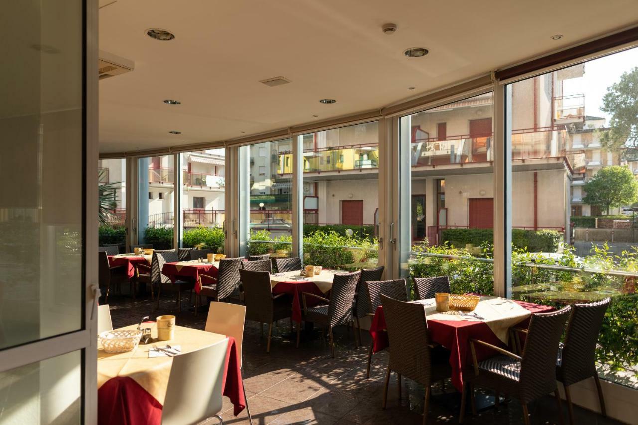 Hotel Sheila Lido di Jesolo Exteriör bild